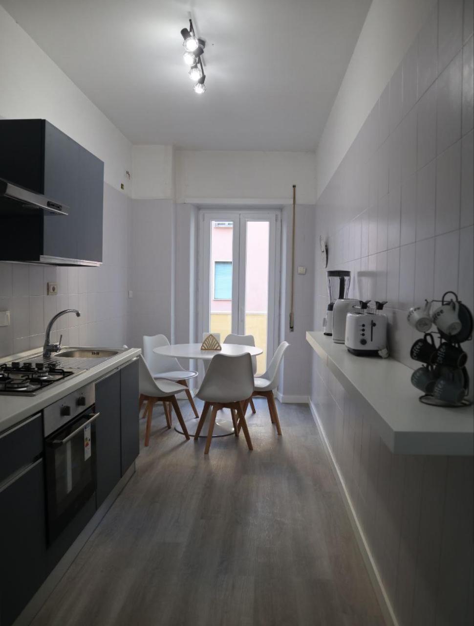 Sara'S Home - Modern Apartment Near Metro, Perfect For Families And Groups In Roma Exterior foto
