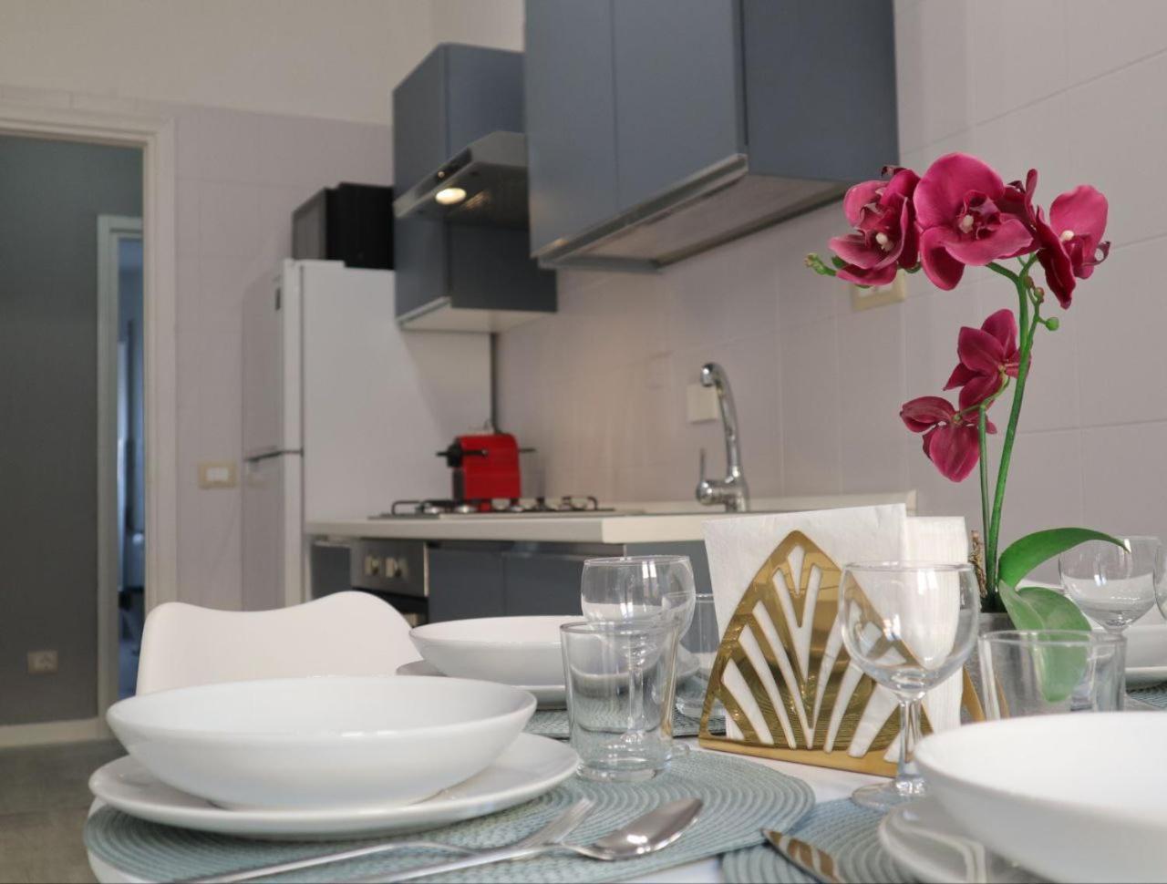 Sara'S Home - Modern Apartment Near Metro, Perfect For Families And Groups In Roma Exterior foto